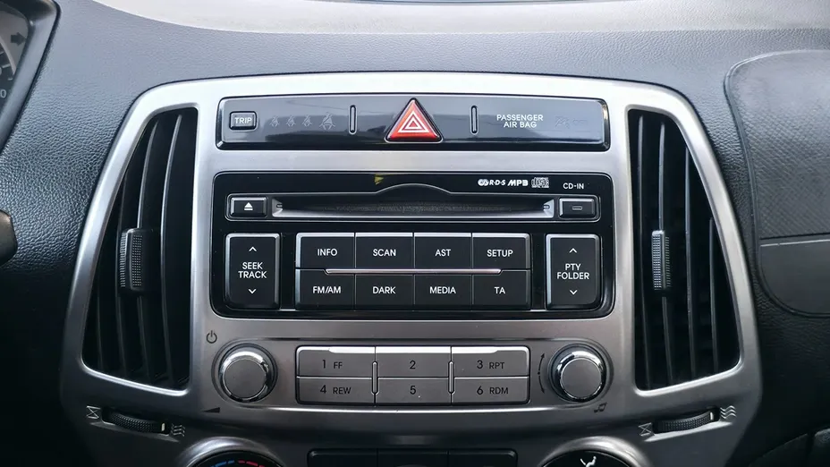 HYUNDAI i20 -