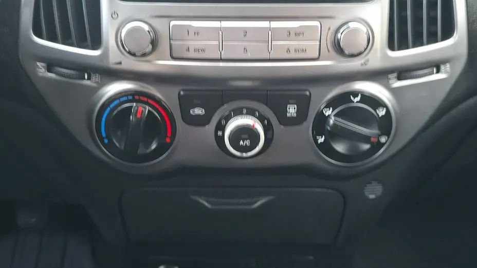 HYUNDAI i20 -