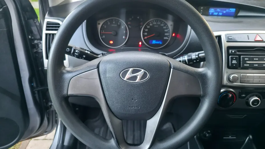 HYUNDAI i20 -