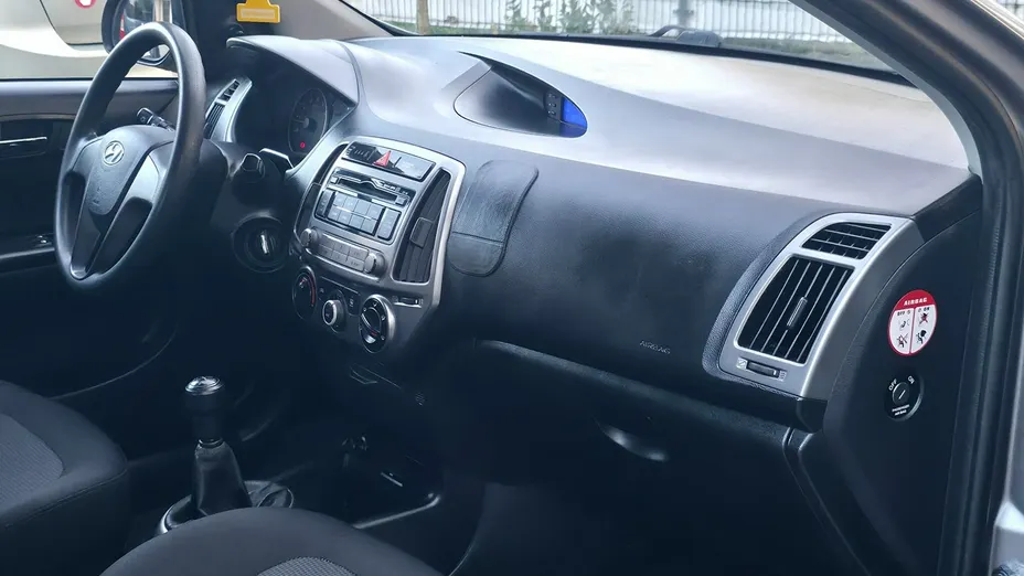 HYUNDAI i20 -