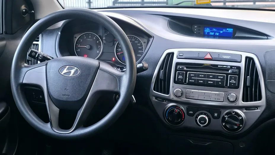 HYUNDAI i20 -