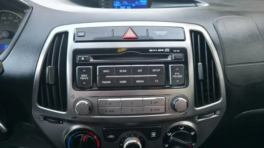 HYUNDAI i20 -