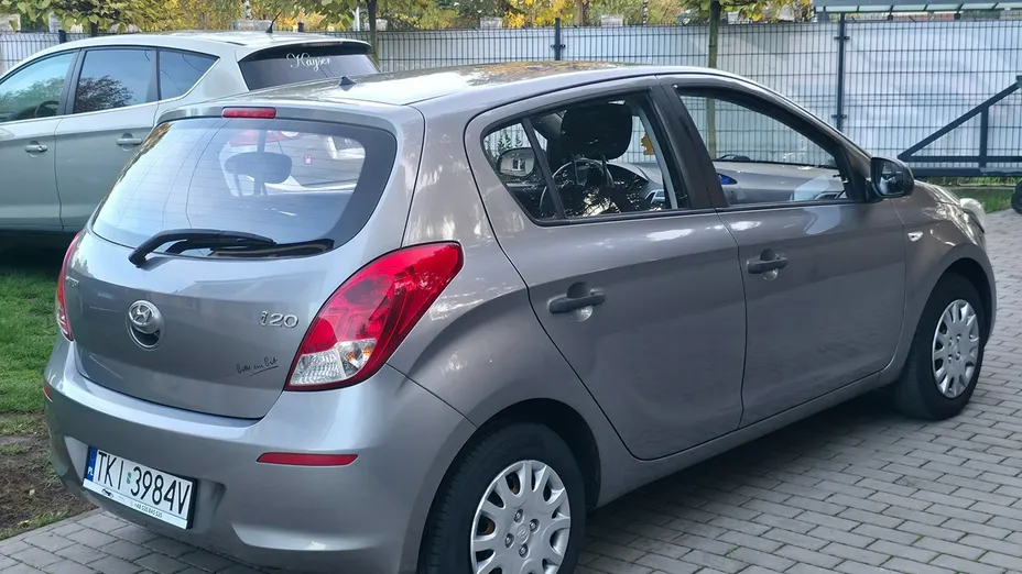 HYUNDAI i20 -