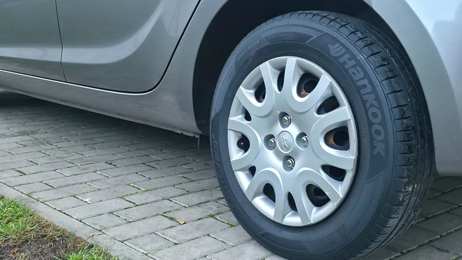 HYUNDAI i20 -
