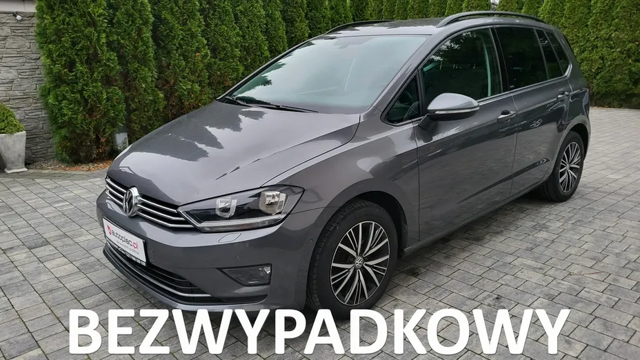 VOLKSWAGEN Golf Sportsvan -