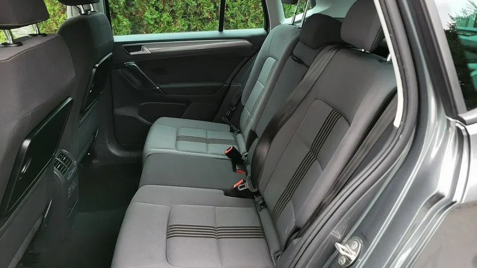 VOLKSWAGEN Golf Sportsvan -