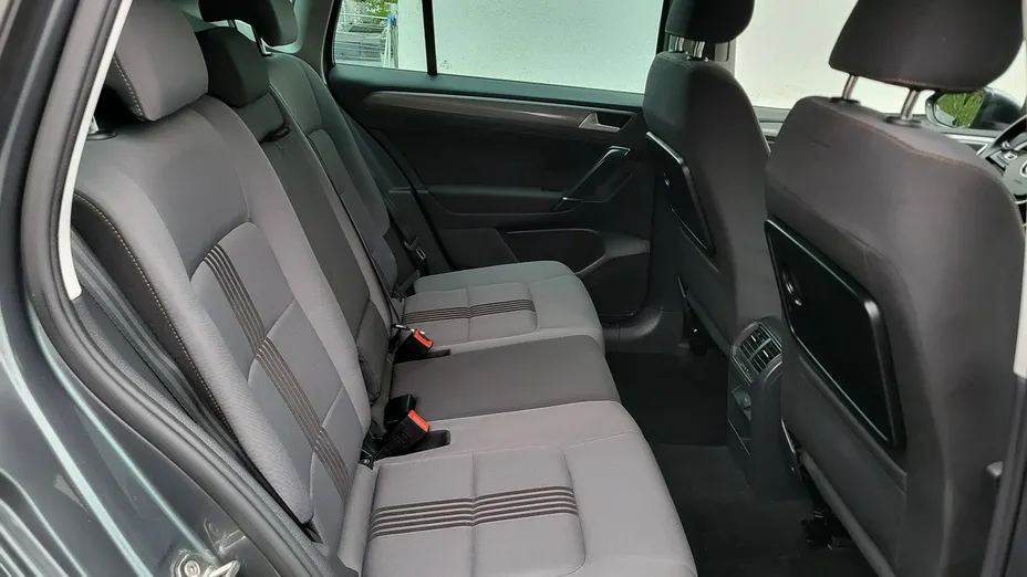 VOLKSWAGEN Golf Sportsvan -