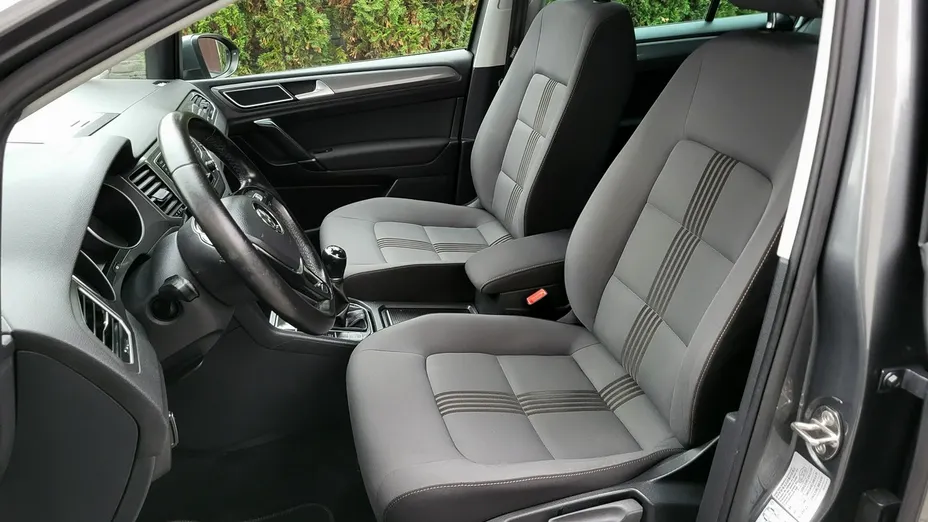 VOLKSWAGEN Golf Sportsvan -