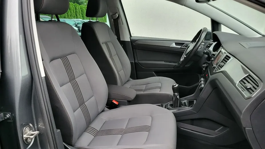 VOLKSWAGEN Golf Sportsvan -