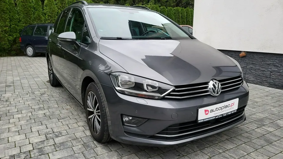 VOLKSWAGEN Golf Sportsvan -
