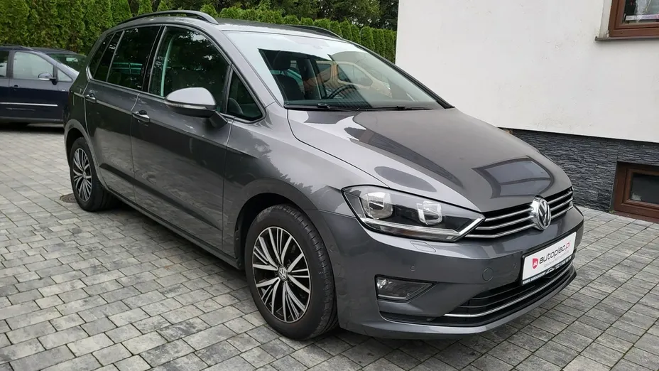 VOLKSWAGEN Golf Sportsvan -