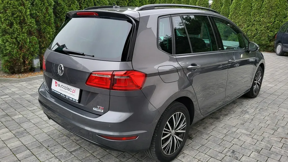 VOLKSWAGEN Golf Sportsvan -