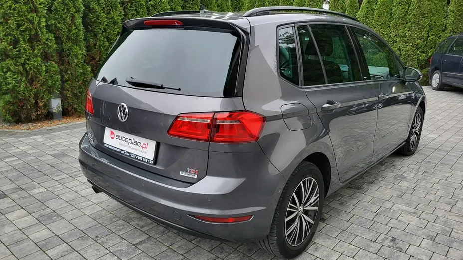 VOLKSWAGEN Golf Sportsvan -