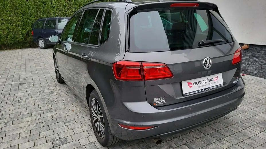 VOLKSWAGEN Golf Sportsvan -