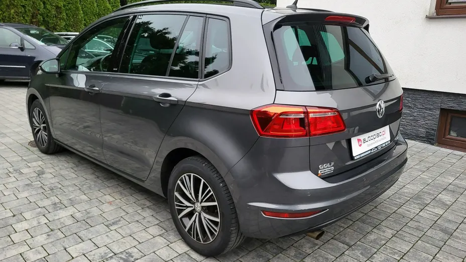 VOLKSWAGEN Golf Sportsvan -