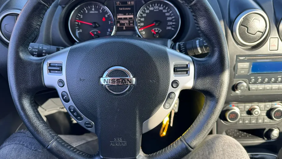 NISSAN Qashqai -