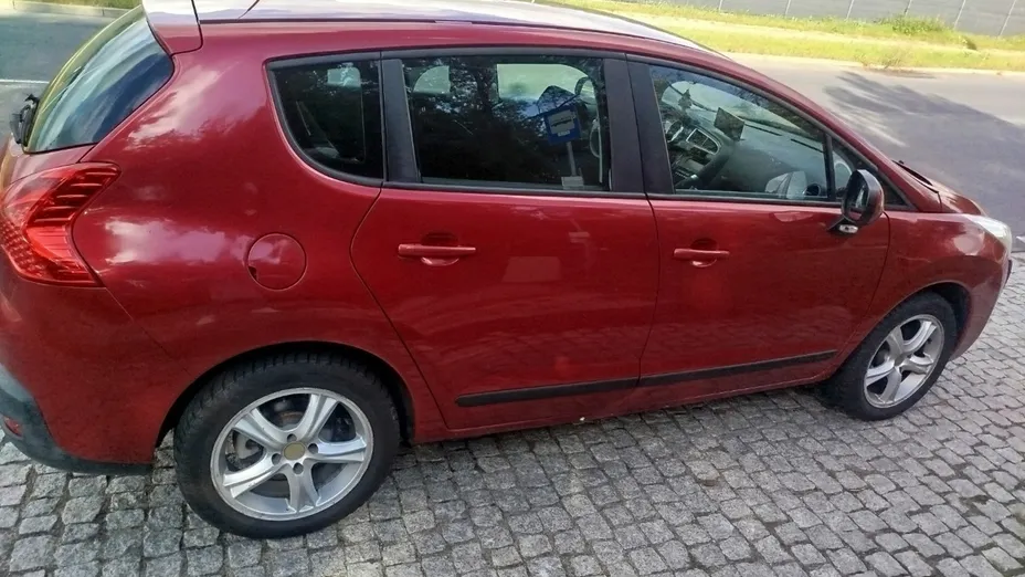 PEUGEOT 3008 -