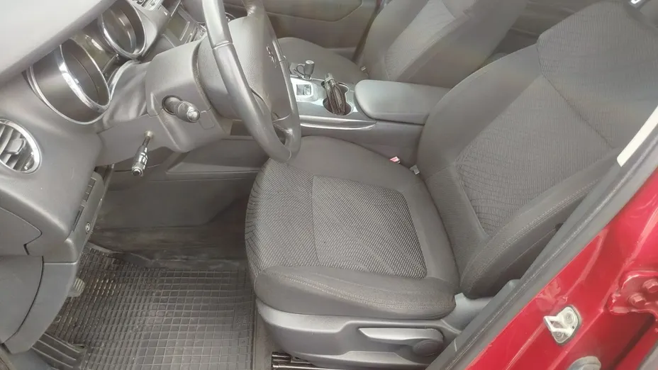 PEUGEOT 3008 -