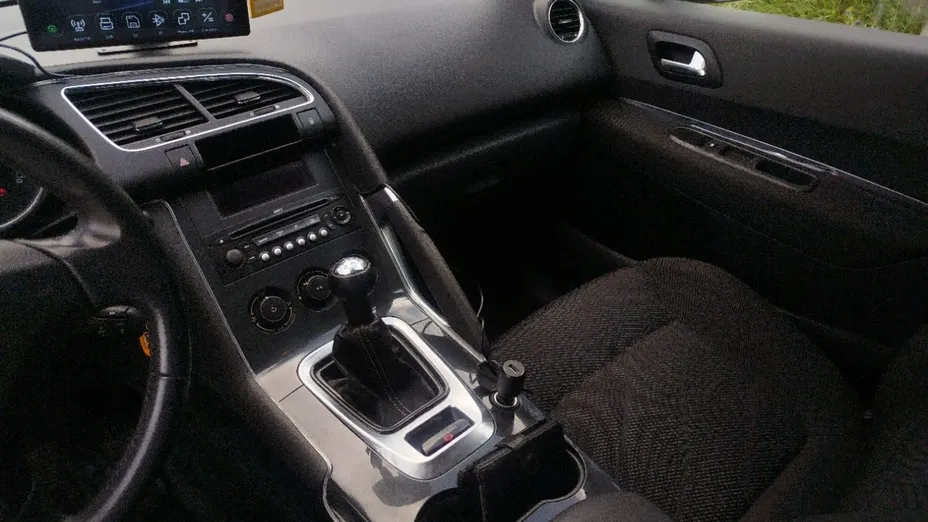 PEUGEOT 3008 -