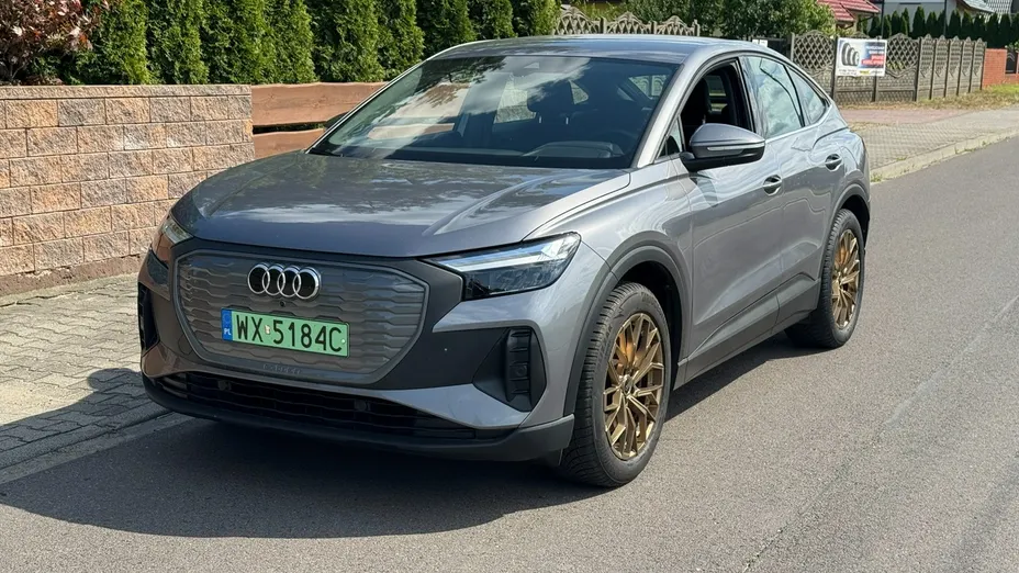 AUDI Q4 Sportback e-tron -