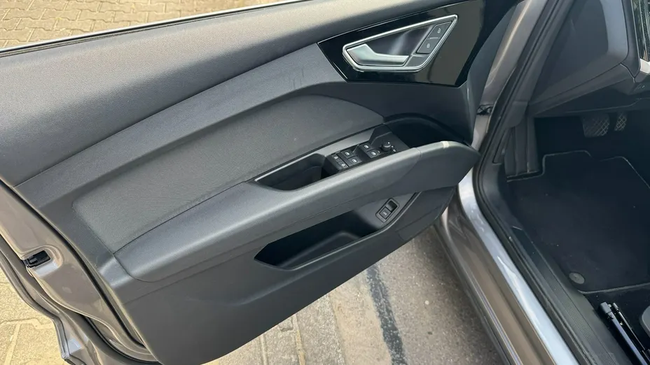 AUDI Q4 Sportback e-tron -
