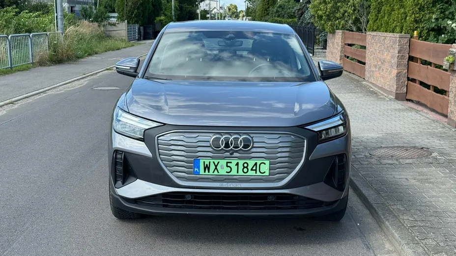 AUDI Q4 Sportback e-tron -