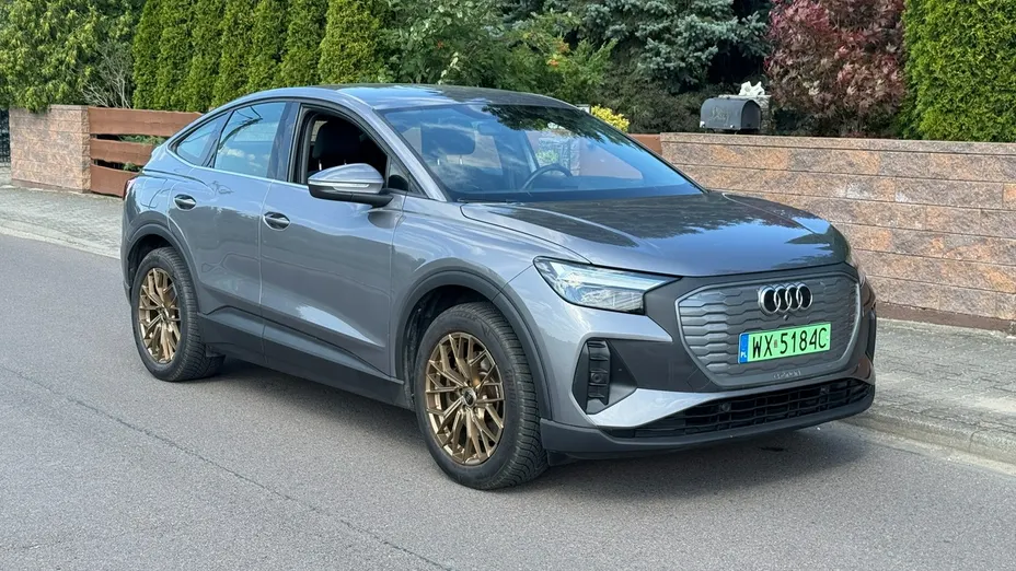 AUDI Q4 Sportback e-tron -