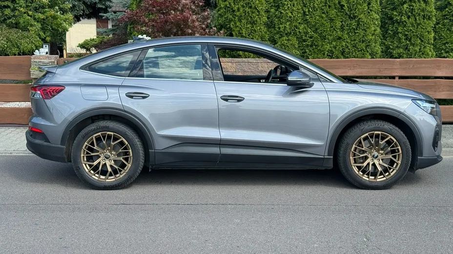 AUDI Q4 Sportback e-tron -