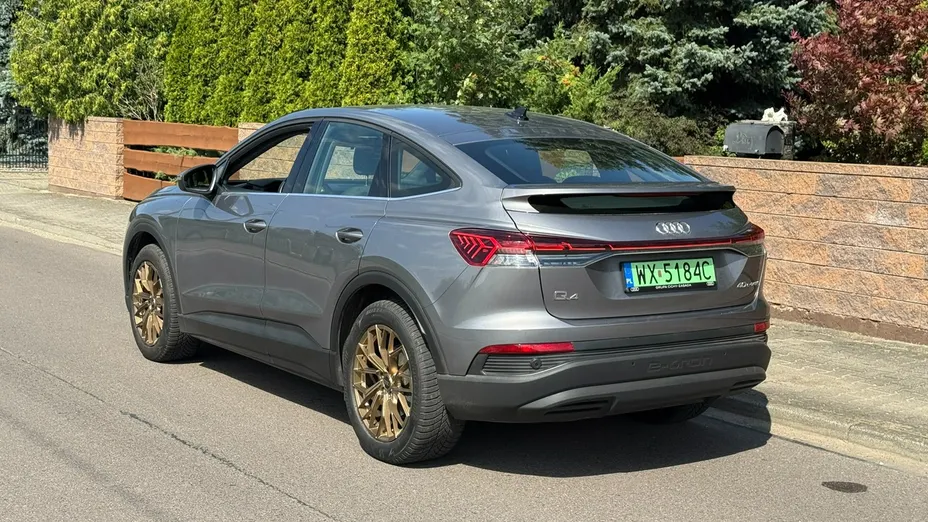 AUDI Q4 Sportback e-tron -