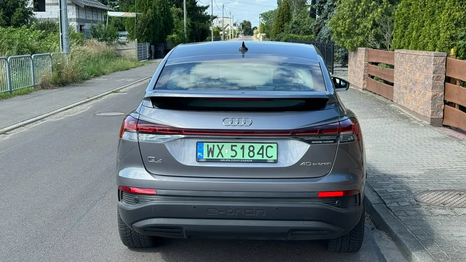 AUDI Q4 Sportback e-tron -