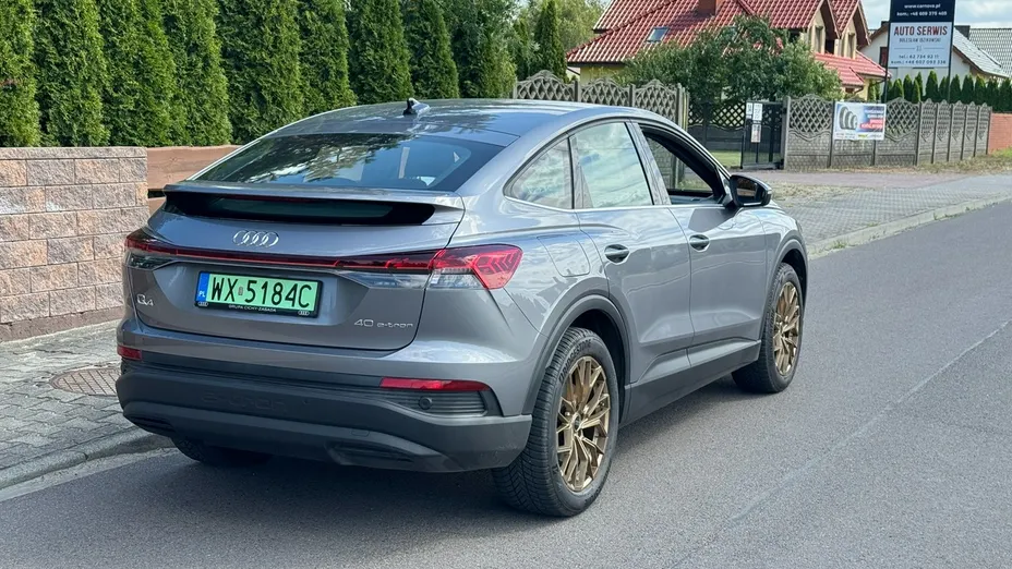AUDI Q4 Sportback e-tron -
