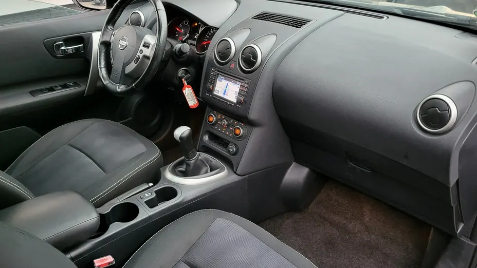 NISSAN Qashqai -