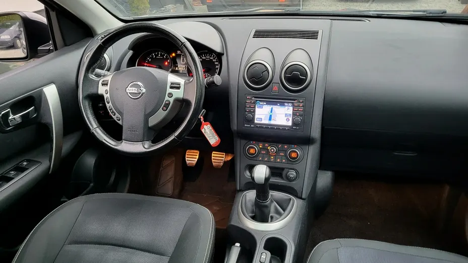NISSAN Qashqai -