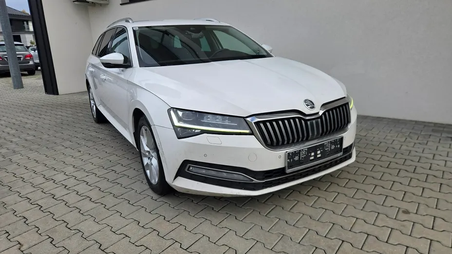 SKODA Superb -