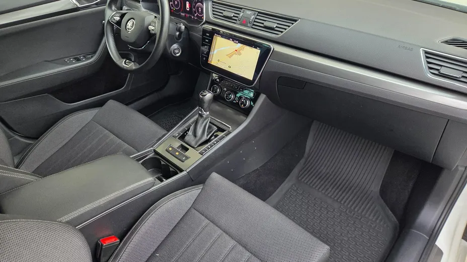 SKODA Superb -