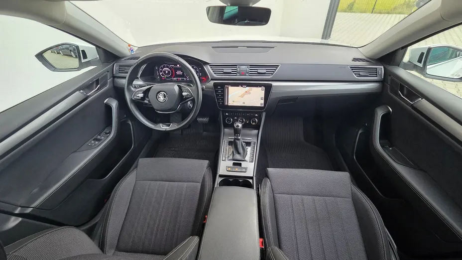 SKODA Superb -