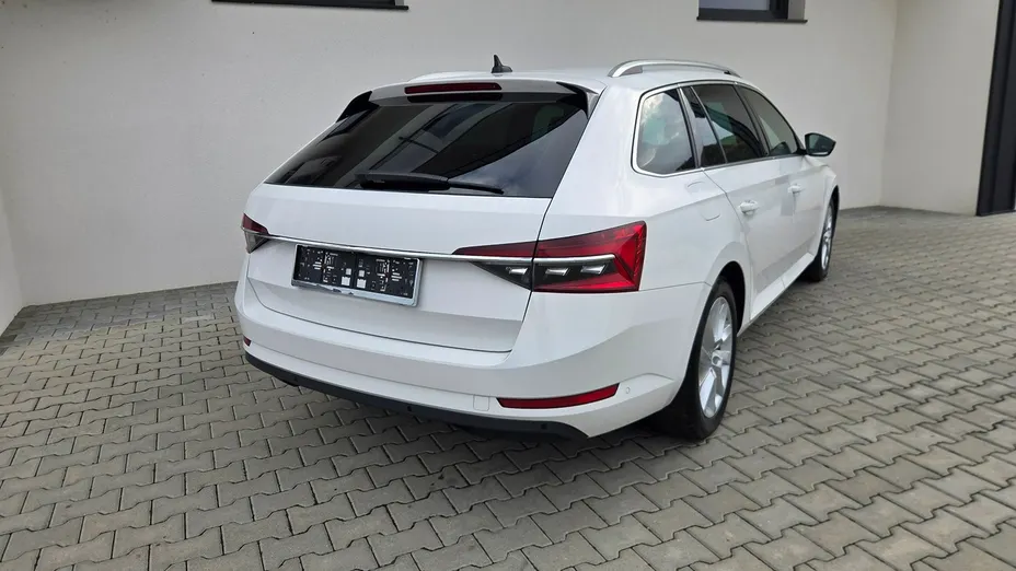 SKODA Superb -