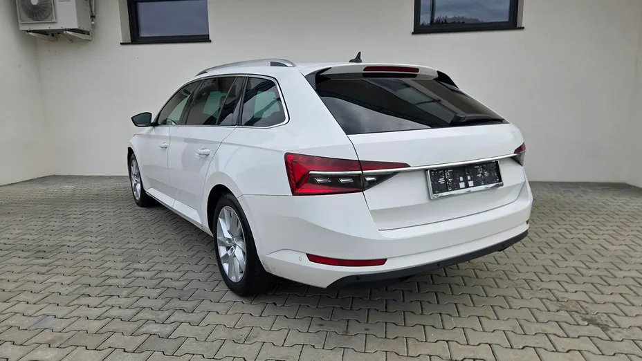 SKODA Superb -