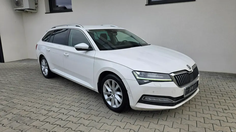 SKODA Superb -