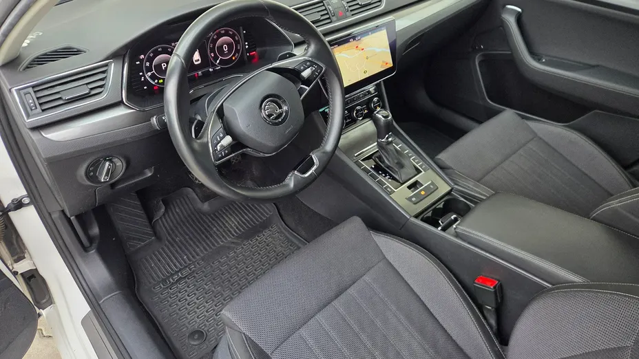 SKODA Superb -