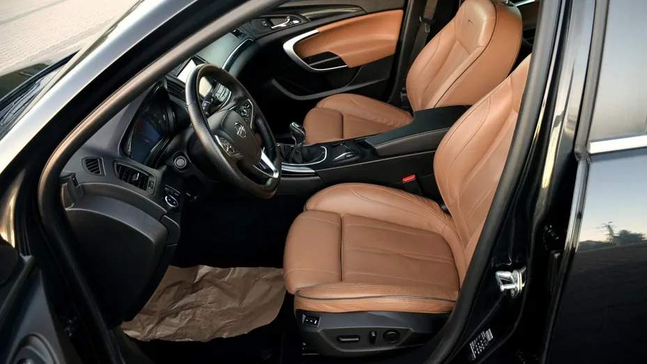 OPEL Insignia -