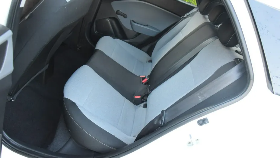 HYUNDAI i20 -