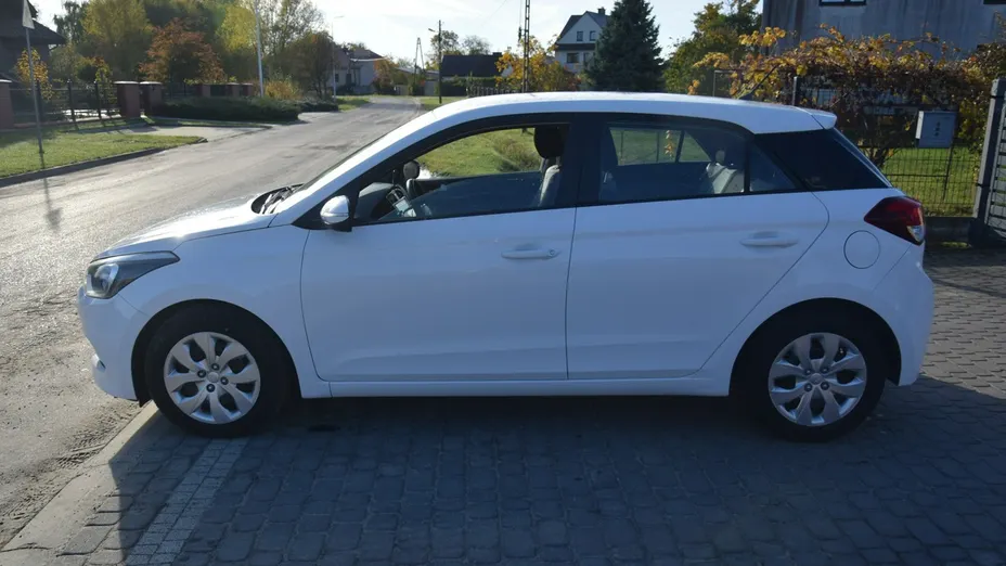 HYUNDAI i20 -