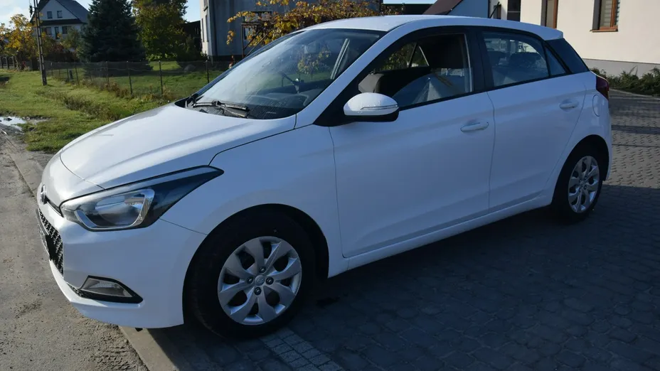 HYUNDAI i20 -