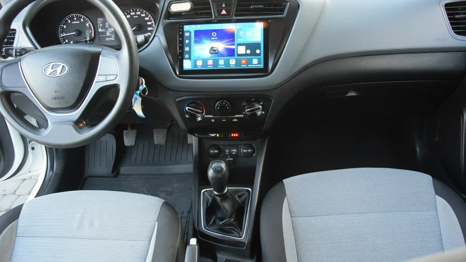 HYUNDAI i20 -