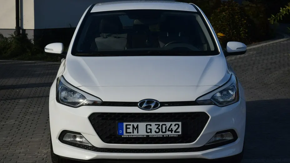 HYUNDAI i20 -