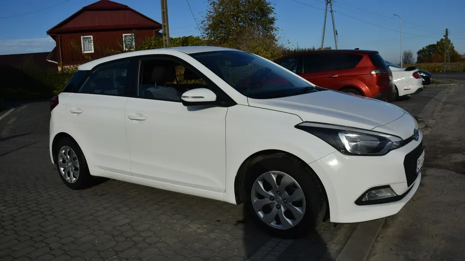 HYUNDAI i20 -