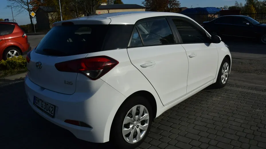 HYUNDAI i20 -
