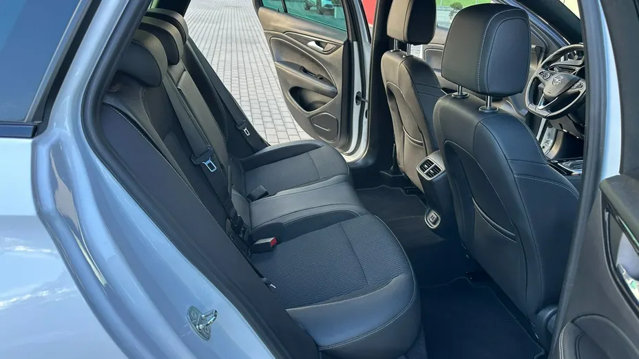 OPEL Insignia -