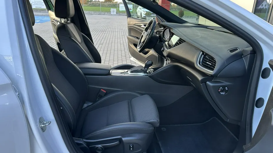 OPEL Insignia -